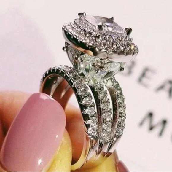 NEW LUXURY ENGAGEMENT 925 STERLING SILVER DIAMOND RING, CUTE RING, SHINY RING. - Picture 1 of 7